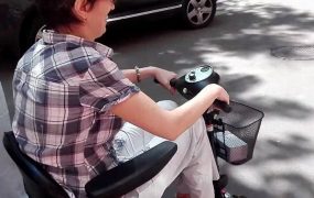 Инвалидное электрическое кресло-скутер FS141