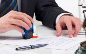 Как выбрать юриста для сопровождения сделок с недвижимостью?